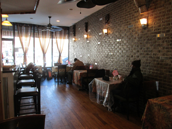 Maima's Queens Inside Bar